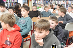 A Református iskola 5/a és 5/c osztályosai a gyermekkönyvtárban - 2026. március 31.