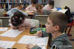 A Vörösmarty iskola 2/b. osztályosai a gyermekkönyvtárban - 2025. november 10.