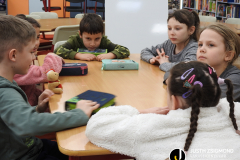 A Vörösmarty iskola 2/b osztályosai a gyermekkönyvtárban - 2026. február 2.