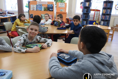 A Vörösmarty iskola 2/b osztályosai a gyermekkönyvtárban - 2026. március 16.