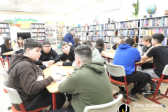 Lapozz velünk! - A Székács iskola 8/b osztályosai a gyermekkönyvtárban - 2025. november 26.