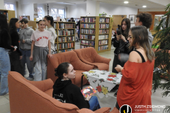 Lapozz velünk! - A Táncsics gimnázium 8/8 osztályosai a gyermekkönyvtárban - 2026. január 29.