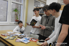 Lapozz velünk! - A Táncsics gimnázium 9/b osztályosai a gyermekkönyvtárban - 2026. január 27.