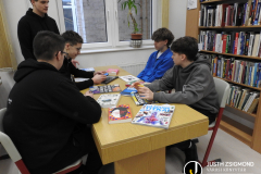 Lapozz velünk! - A Táncsics gimnázium 9/d osztályosai a gyermekkönyvtárban - 2026. január 30.